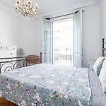 Wonderful And Bright Close To Everything Appartement