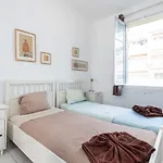 Wonderful And Bright Close To Everything Apartment